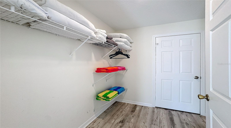 Davenport, Florida 33896, 4 Bedroom Bedrooms, ,2 Bathroombathrooms,Residential,For Sale,Hollinghead Loop,0,Mfro6416303