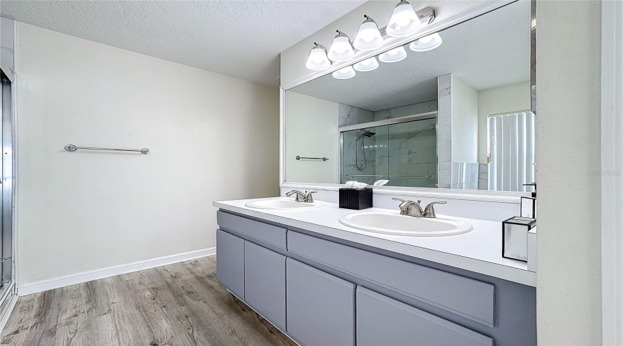 Davenport, Florida 33896, 4 Bedroom Bedrooms, ,2 Bathroombathrooms,Residential,For Sale,Hollinghead Loop,0,Mfro6416303