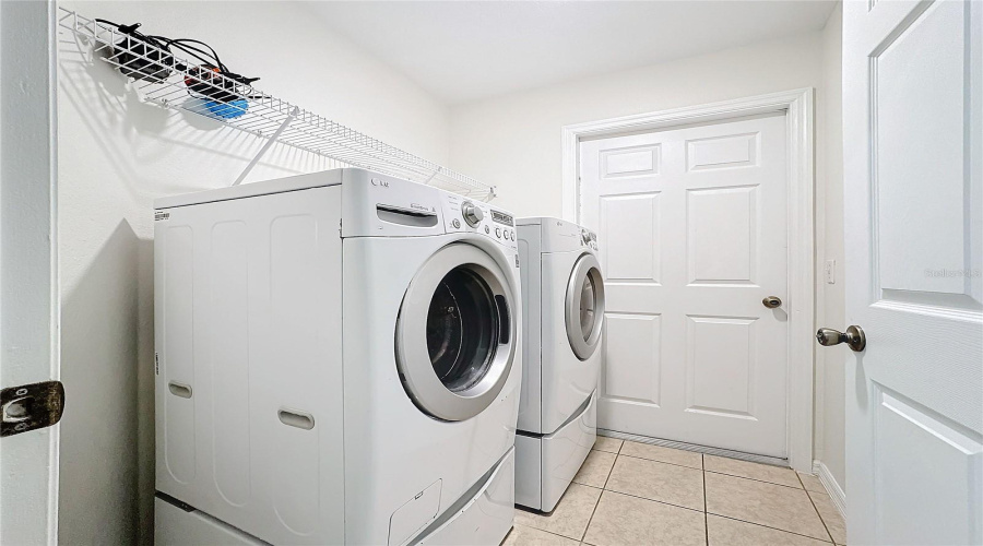 Davenport, Florida 33896, 4 Bedroom Bedrooms, ,2 Bathroombathrooms,Residential,For Sale,Hollinghead Loop,0,Mfro6416303
