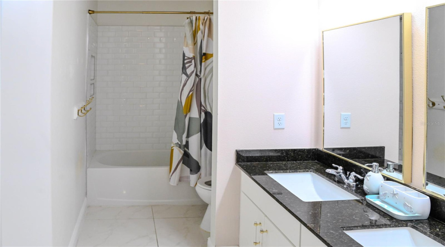 Orlando, Florida 32836, 5 Bedroom Bedrooms, ,4 Bathroombathrooms,Residential,For Sale,Ludington,0,Mfro6438720