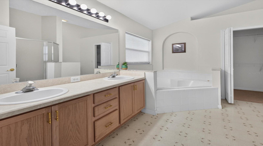 Kissimmee, Florida 34747, 4 Bedroom Bedrooms, ,3 Bathroombathrooms,Residential,For Sale,Spring Creek,0,Mfro6438647