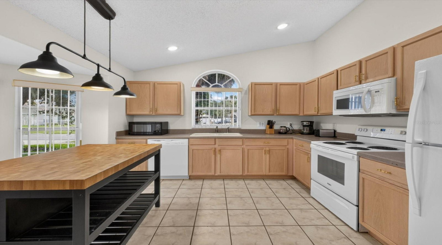 Kissimmee, Florida 34747, 4 Bedroom Bedrooms, ,3 Bathroombathrooms,Residential,For Sale,Spring Creek,0,Mfro6438647