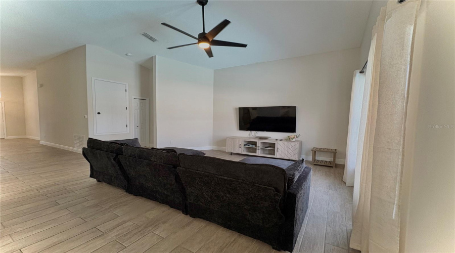 Davenport, Florida 33897, 4 Bedroom Bedrooms, ,2 Bathroombathrooms,Residential,For Sale,Castlemain,0,Mfro6409168
