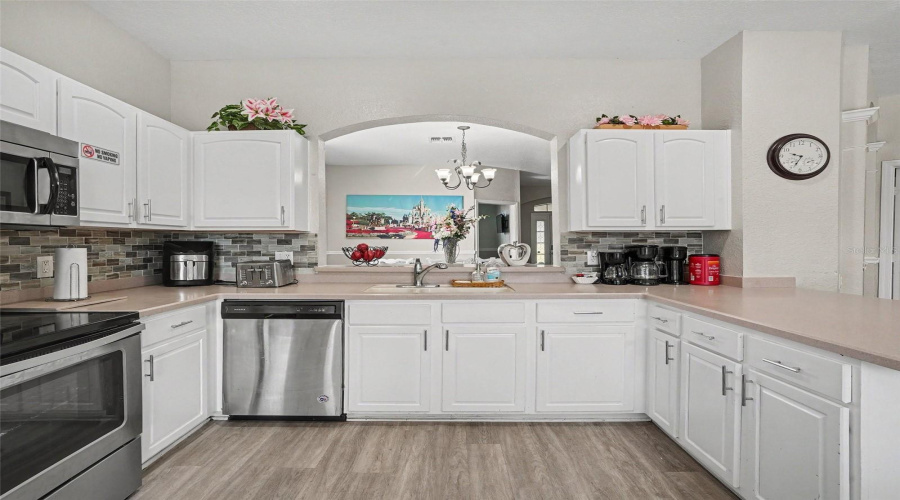 Kissimmee, Florida 34747, 6 Bedroom Bedrooms, ,4 Bathroombathrooms,Residential,For Sale,Manesty,0,Mfro6437997