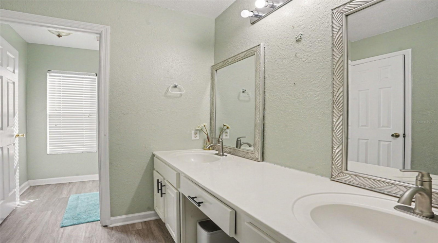 Kissimmee, Florida 34747, 6 Bedroom Bedrooms, ,4 Bathroombathrooms,Residential,For Sale,Manesty,0,Mfro6437997