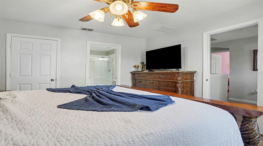 Kissimmee, Florida 34747, 6 Bedroom Bedrooms, ,4 Bathroombathrooms,Residential,For Sale,Manesty,0,Mfro6437997