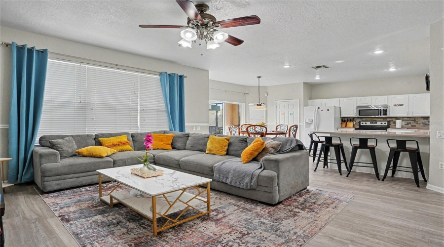 Kissimmee, Florida 34747, 6 Bedroom Bedrooms, ,4 Bathroombathrooms,Residential,For Sale,Manesty,0,Mfro6437997