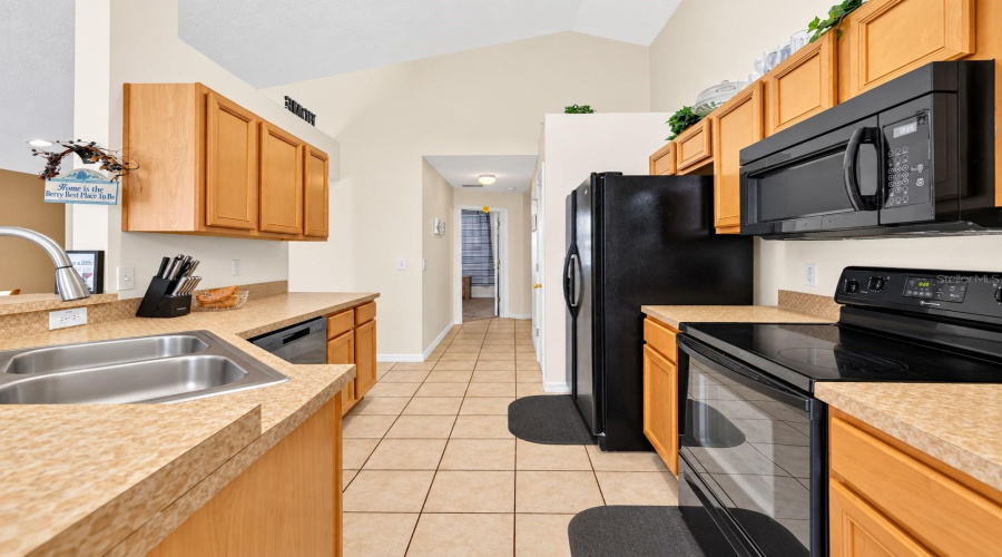 Davenport, Florida 33897, 4 Bedroom Bedrooms, ,3 Bathroombathrooms,Residential,For Sale,Saragossa Ave,0,Mfrg5117432