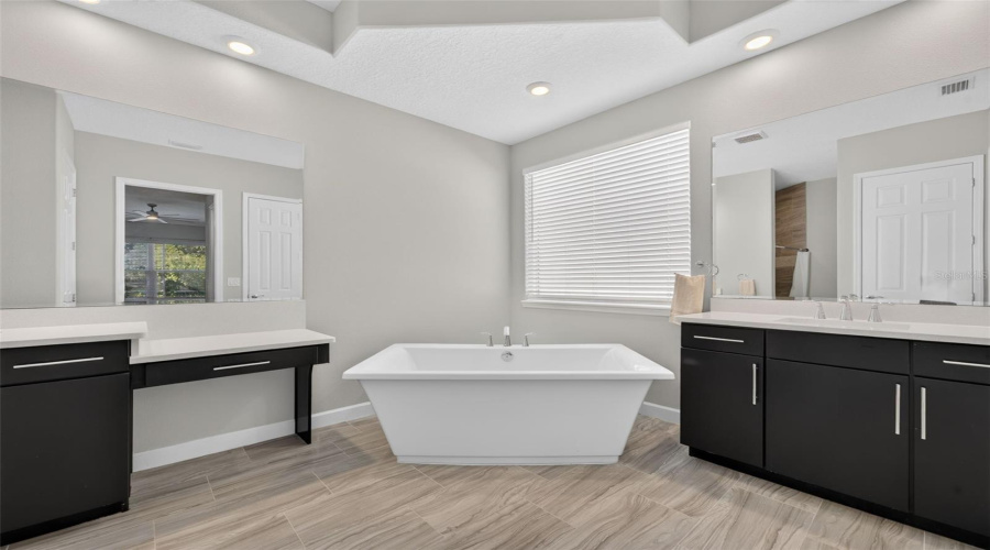 Davenport, Florida 33837, 4 Bedroom Bedrooms, ,3 Bathroombathrooms,Residential,For Sale,Lancaster Ridge,0,Mfrs5156842