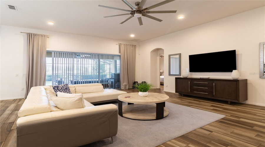 Davenport, Florida 33837, 5 Bedroom Bedrooms, ,5 Bathroombathrooms,Residential,For Sale,Broad Oak,0,Mfro6439875