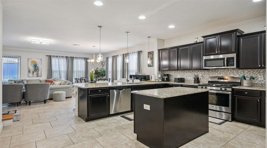 Davenport, Florida 33837, 6 Bedroom Bedrooms, ,6 Bathroombathrooms,Residential,For Sale,Oaktree,0,Mfrs5156338