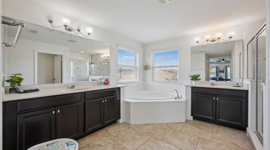 Davenport, Florida 33837, 6 Bedroom Bedrooms, ,6 Bathroombathrooms,Residential,For Sale,Oaktree,0,Mfrs5156338