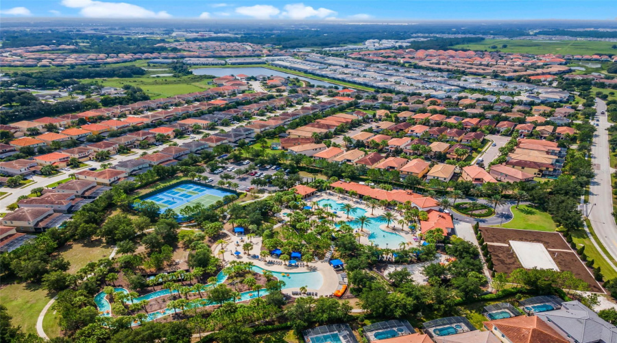 Davenport, Florida 33837, 6 Bedroom Bedrooms, ,6 Bathroombathrooms,Residential,For Sale,Oaktree,0,Mfrs5156338