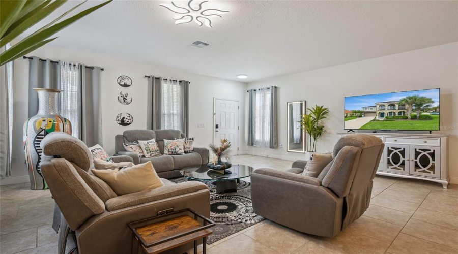Davenport, Florida 33837, 6 Bedroom Bedrooms, ,6 Bathroombathrooms,Residential,For Sale,Oaktree,0,Mfrs5156338