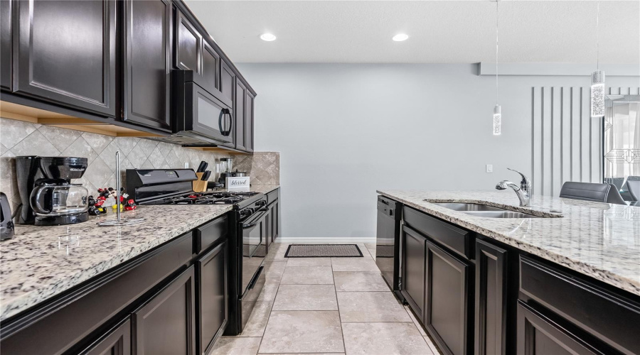 Davenport, Florida 33837, 4 Bedroom Bedrooms, ,3 Bathroombathrooms,Residential,For Sale,Terrasonesta Dr,0,Mfro6439908