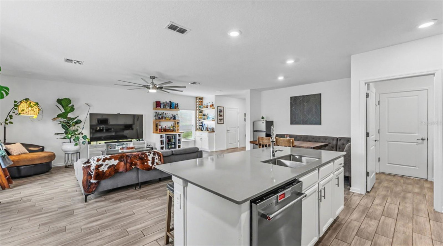 Davenport, Florida 33837, 5 Bedroom Bedrooms, ,2 Bathroombathrooms,Residential,For Sale,Pomelo,0,Mfrl4964888