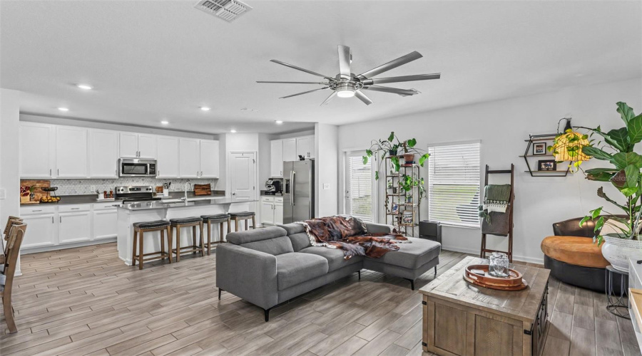 Davenport, Florida 33837, 5 Bedroom Bedrooms, ,2 Bathroombathrooms,Residential,For Sale,Pomelo,0,Mfrl4964888
