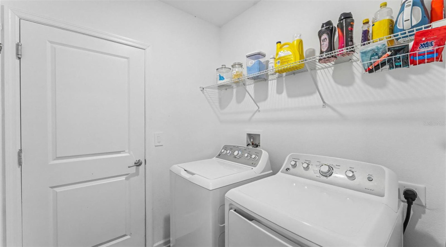 Davenport, Florida 33837, 5 Bedroom Bedrooms, ,2 Bathroombathrooms,Residential,For Sale,Pomelo,0,Mfrl4964888