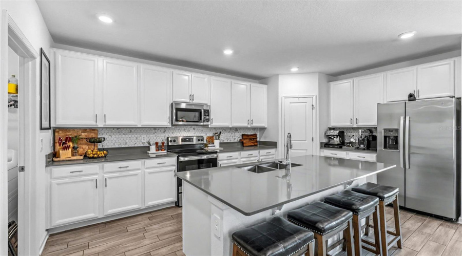 Davenport, Florida 33837, 5 Bedroom Bedrooms, ,2 Bathroombathrooms,Residential,For Sale,Pomelo,0,Mfrl4964888
