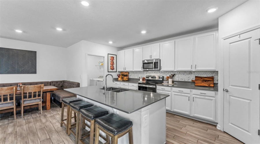 Davenport, Florida 33837, 5 Bedroom Bedrooms, ,2 Bathroombathrooms,Residential,For Sale,Pomelo,0,Mfrl4964888