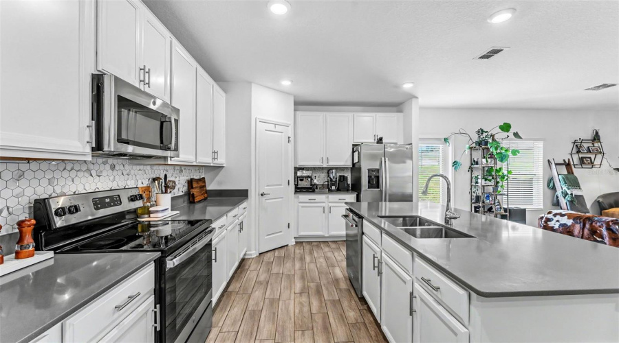 Davenport, Florida 33837, 5 Bedroom Bedrooms, ,2 Bathroombathrooms,Residential,For Sale,Pomelo,0,Mfrl4964888