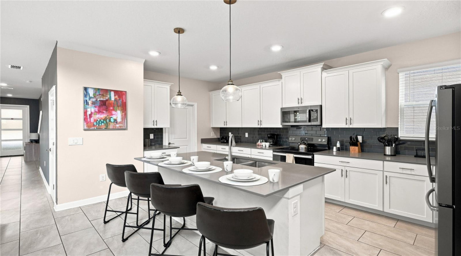 Davenport, Florida 33896, 5 Bedroom Bedrooms, ,5 Bathroombathrooms,Residential,For Sale,Drop Shot,0,Mfrp4939795