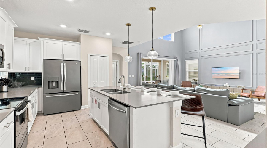 Davenport, Florida 33896, 5 Bedroom Bedrooms, ,5 Bathroombathrooms,Residential,For Sale,Drop Shot,0,Mfrp4939795