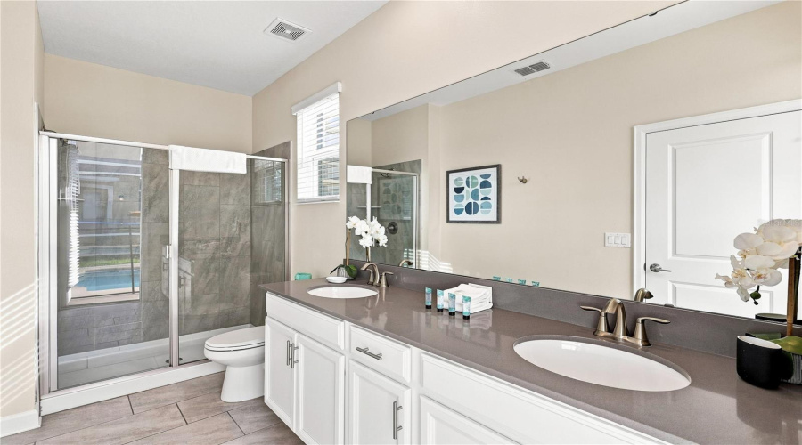 Davenport, Florida 33896, 5 Bedroom Bedrooms, ,5 Bathroombathrooms,Residential,For Sale,Drop Shot,0,Mfrp4939795