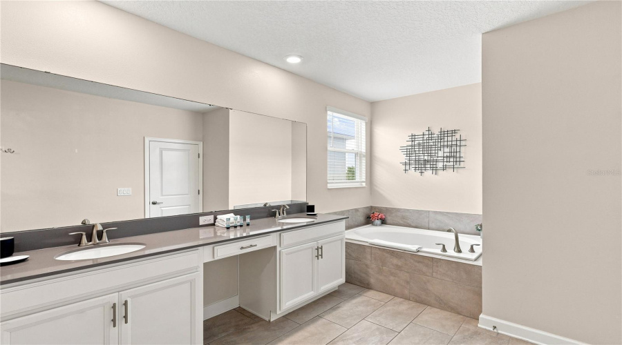 Davenport, Florida 33896, 5 Bedroom Bedrooms, ,5 Bathroombathrooms,Residential,For Sale,Drop Shot,0,Mfrp4939795