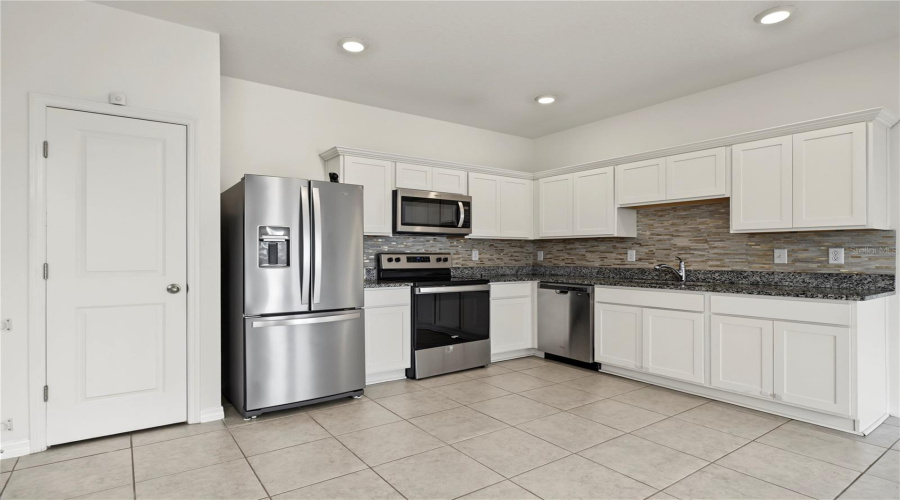 Davenport, Florida 33837, 3 Bedroom Bedrooms, ,2 Bathroombathrooms,Residential,For Sale,Madison,0,Mfro6438716