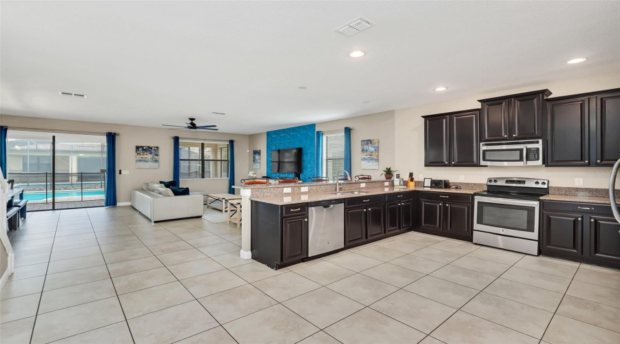 Davenport, Florida 33896, 8 Bedroom Bedrooms, ,5 Bathroombathrooms,Residential,For Sale,Wexford,0,Mfro6436732
