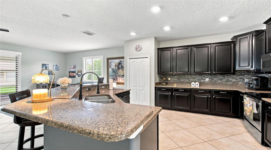 Davenport, Florida 33896, 3 Bedroom Bedrooms, ,2 Bathroombathrooms,Residential,For Sale,Dove Valley,0,Mfrs5157153