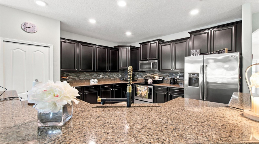 Davenport, Florida 33896, 3 Bedroom Bedrooms, ,2 Bathroombathrooms,Residential,For Sale,Dove Valley,0,Mfrs5157153