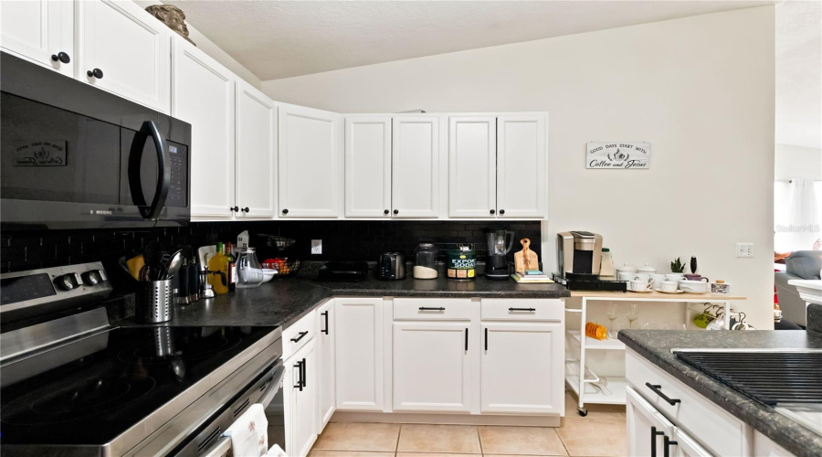Davenport, Florida 33897, 3 Bedroom Bedrooms, ,2 Bathroombathrooms,Residential,For Sale,Highway 27,0,Mfro6439721