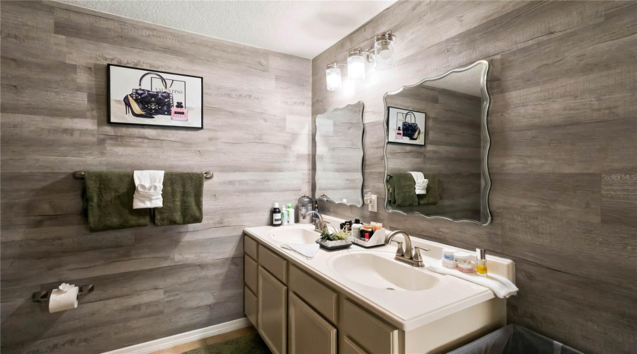 Davenport, Florida 33897, 3 Bedroom Bedrooms, ,2 Bathroombathrooms,Residential,For Sale,Highway 27,0,Mfro6439721