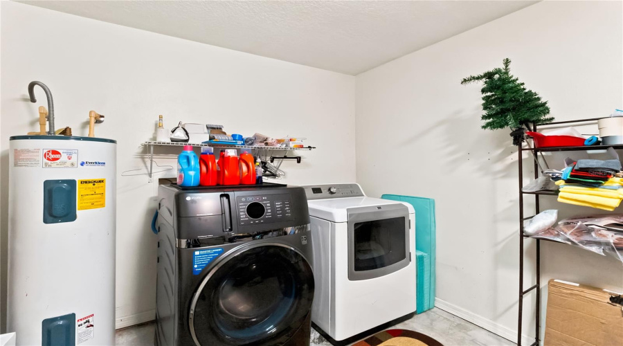 Davenport, Florida 33897, 3 Bedroom Bedrooms, ,2 Bathroombathrooms,Residential,For Sale,Highway 27,0,Mfro6439721