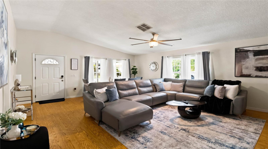 Davenport, Florida 33897, 3 Bedroom Bedrooms, ,2 Bathroombathrooms,Residential,For Sale,Highway 27,0,Mfro6439721