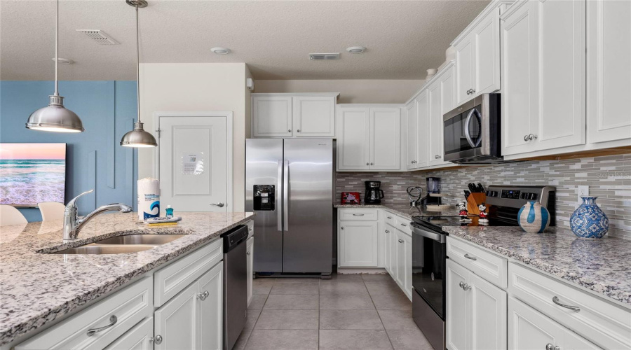 Davenport, Florida 33897, 5 Bedroom Bedrooms, ,4 Bathroombathrooms,Residential,For Sale,Lana,0,Mfro6439320
