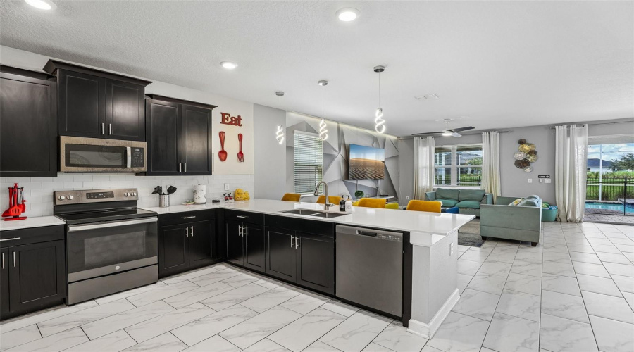 Davenport, Florida 33896, 8 Bedroom Bedrooms, ,5 Bathroombathrooms,Residential,For Sale,Sommerset Hills,0,Mfro6437880