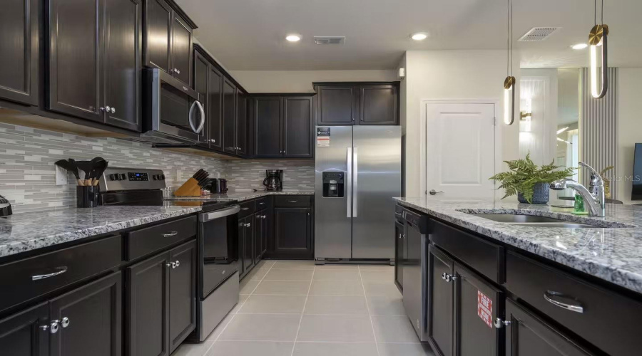 Davenport, Florida 33897, 5 Bedroom Bedrooms, ,4 Bathroombathrooms,Residential,For Sale,Lana,0,Mfro6266112