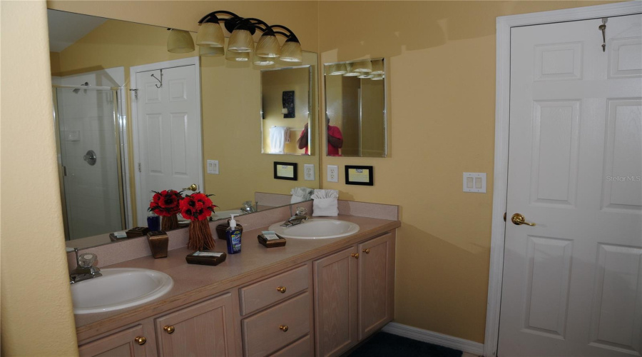 Kissimmee, Florida 34747, 5 Bedroom Bedrooms, ,4 Bathroombathrooms,Residential,For Sale,Indian Creek,0,Mfro6395293