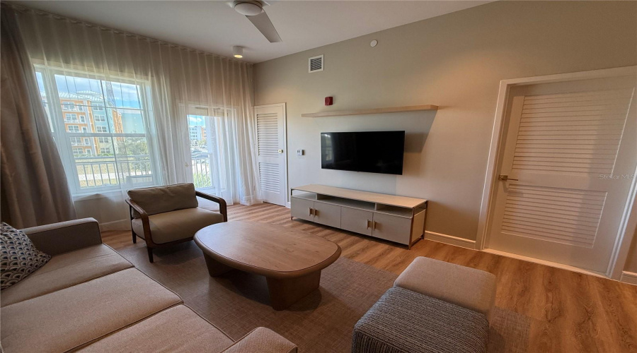 Kissimmee, Florida 34747, 2 Bedroom Bedrooms, ,2 Bathroombathrooms,Residential,For Sale,Sunset Walk,0,Mfrs5137379