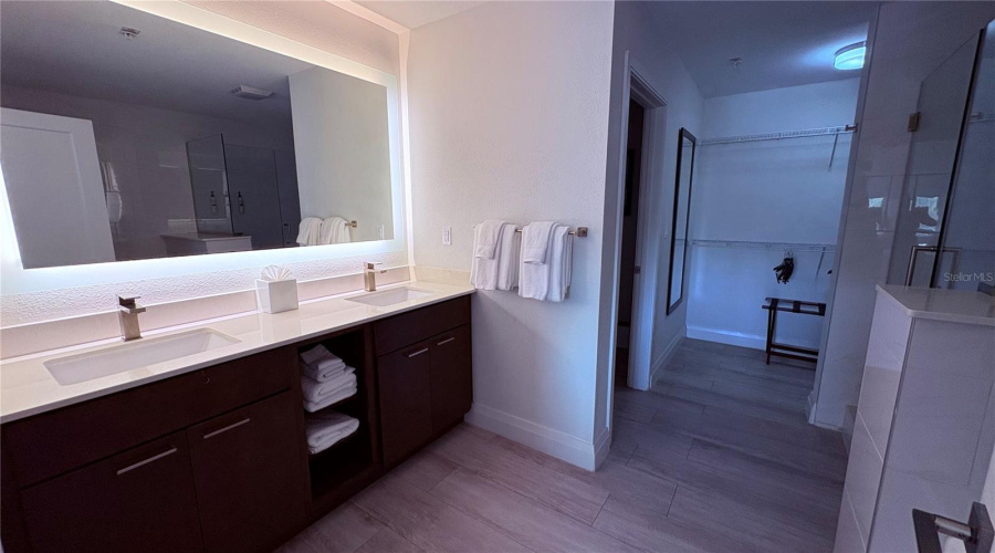 Kissimmee, Florida 34747, 2 Bedroom Bedrooms, ,2 Bathroombathrooms,Residential,For Sale,Grove Resort,0,Mfro6387351