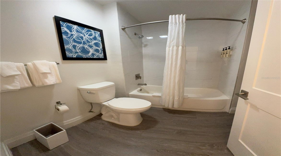 Kissimmee, Florida 34747, 2 Bedroom Bedrooms, ,2 Bathroombathrooms,Residential,For Sale,Grove Resort,0,Mfro6387351