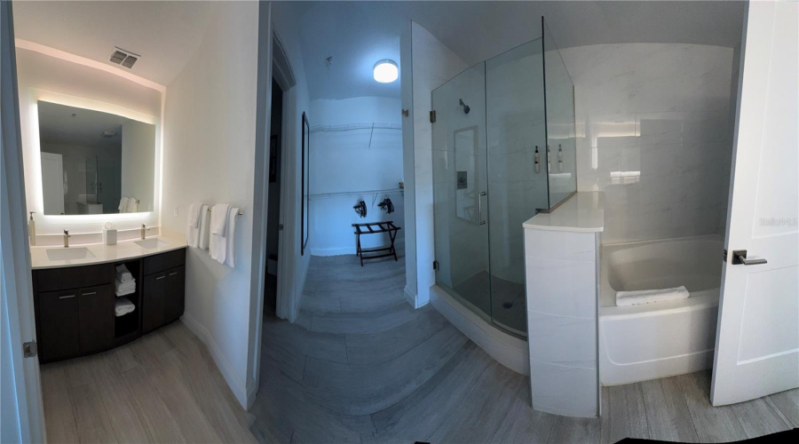 Kissimmee, Florida 34747, 2 Bedroom Bedrooms, ,2 Bathroombathrooms,Residential,For Sale,Grove Resort,0,Mfro6387351