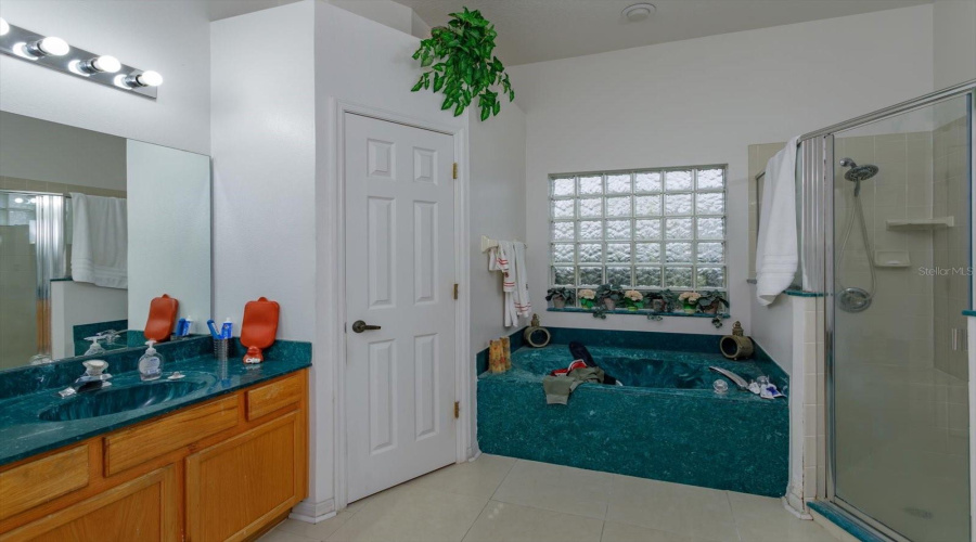 Davenport, Florida 33897, 5 Bedroom Bedrooms, ,4 Bathroombathrooms,Residential,For Sale,Ballyshannon,0,Mfro6309913