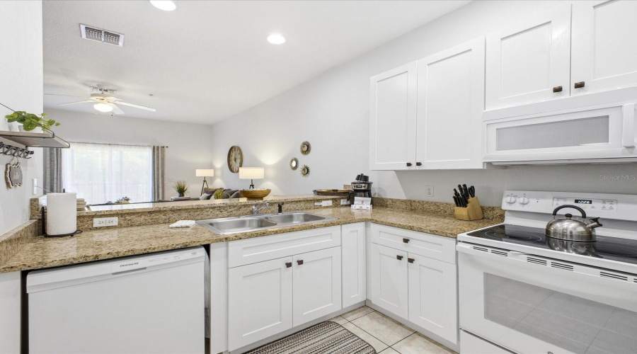 Davenport, Florida 33897, 3 Bedroom Bedrooms, ,2 Bathroombathrooms,Residential,For Sale,Andros Avenue,0,Mfro6402539
