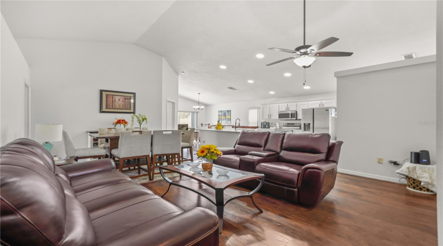 Davenport, Florida 33897, 4 Bedroom Bedrooms, ,2 Bathroombathrooms,Residential,For Sale,Pine Cone,0,Mfrs5151781