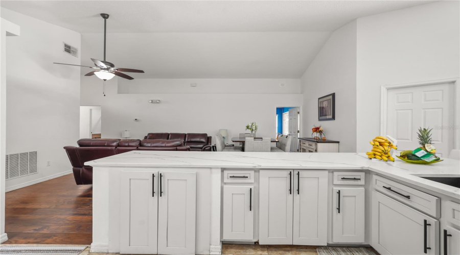 Davenport, Florida 33897, 4 Bedroom Bedrooms, ,2 Bathroombathrooms,Residential,For Sale,Pine Cone,0,Mfrs5151781