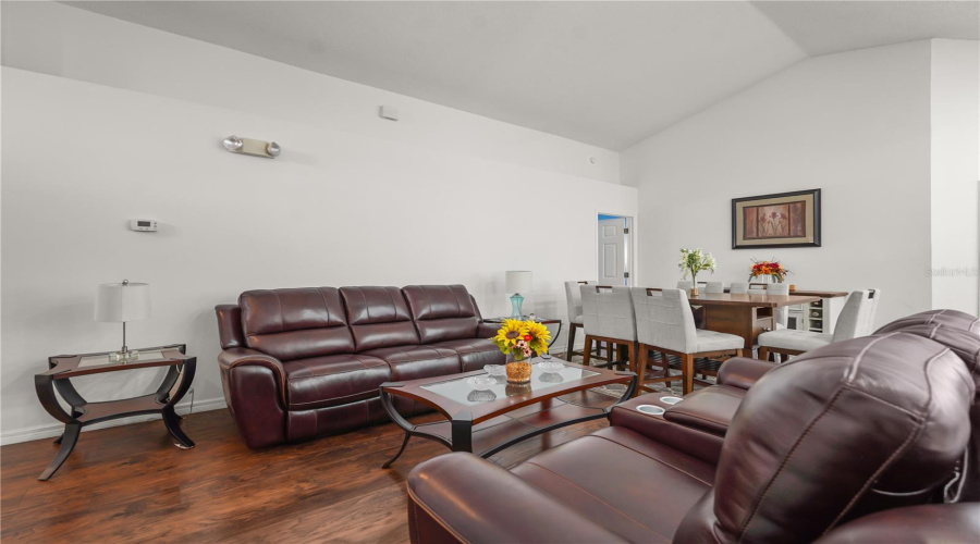 Davenport, Florida 33897, 4 Bedroom Bedrooms, ,2 Bathroombathrooms,Residential,For Sale,Pine Cone,0,Mfrs5151781